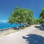 Apartment 2 Bedroom Awesome In
