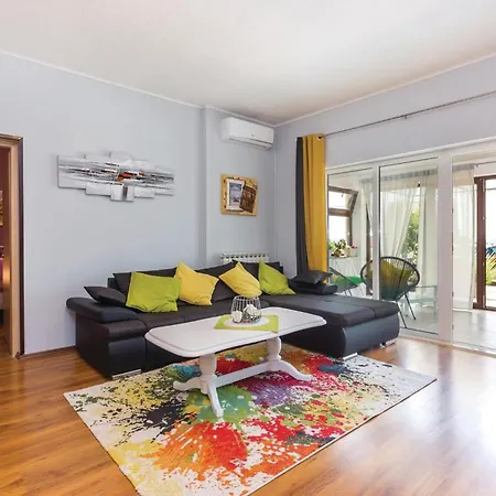 Apartamento 2 Bedroom Awesome In