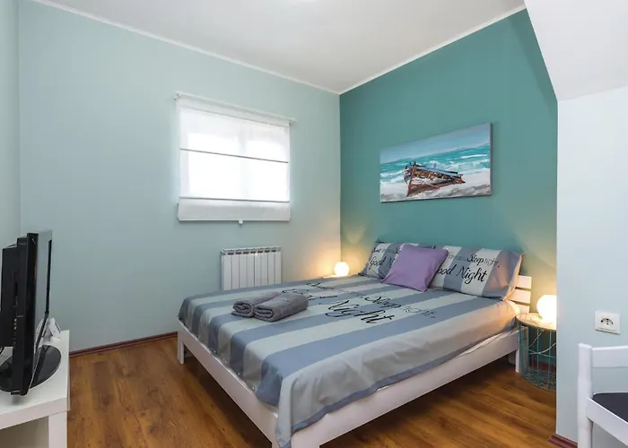 2 Bedroom Awesome In Krasica (Primorje-Gorski Kotar)