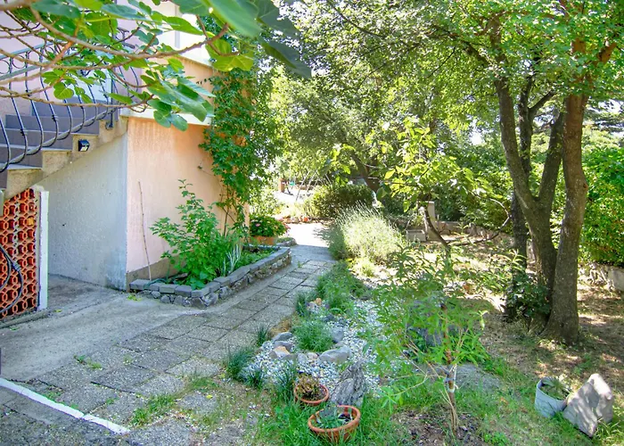 2 Bedroom Awesome In شقة