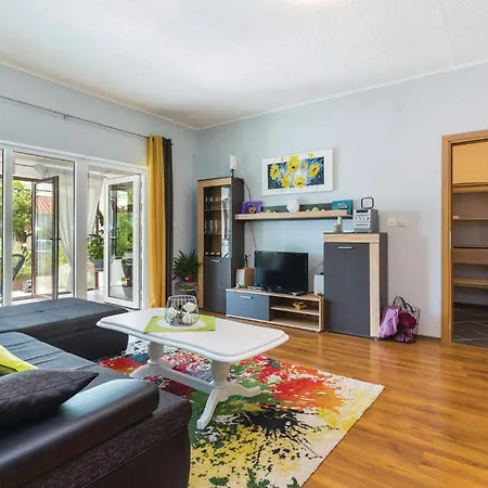 2 Bedroom Awesome In Krasica (Primorje-Gorski Kotar)