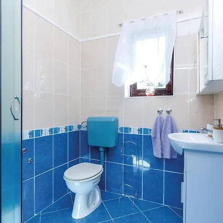 아파트 2 Bedroom Awesome In Krasica (Primorje-Gorski Kotar)