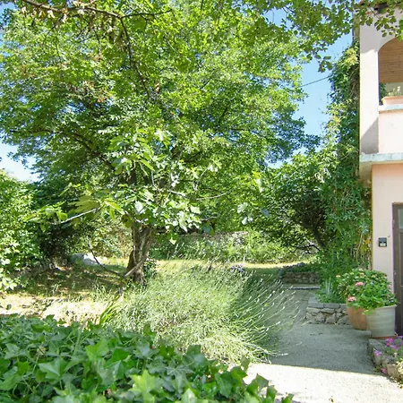2 Bedroom Cozy In Apartment Krasica (Primorje-Gorski Kotar)