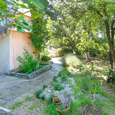 2 Bedroom Cozy In Apartamento