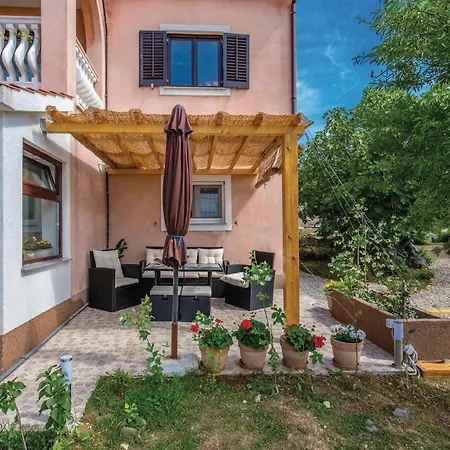Appartement 2 Bedroom Awesome In *