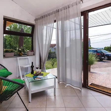 2 Bedroom Awesome In Apartamento *