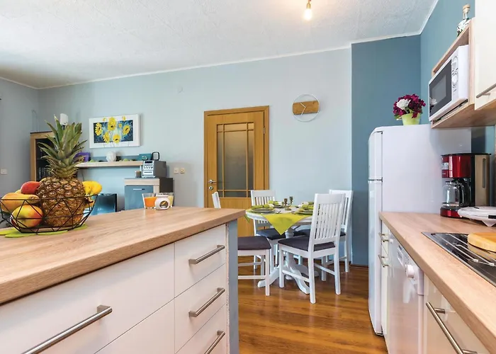 Διαμέρισμα 2 Bedroom Awesome In *
