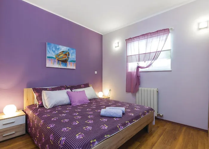2 Bedroom Awesome In Διαμέρισμα *