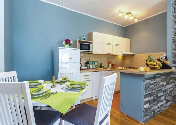 2 Bedroom Awesome In *