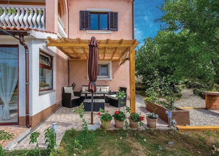 Διαμέρισμα 2 Bedroom Awesome In *