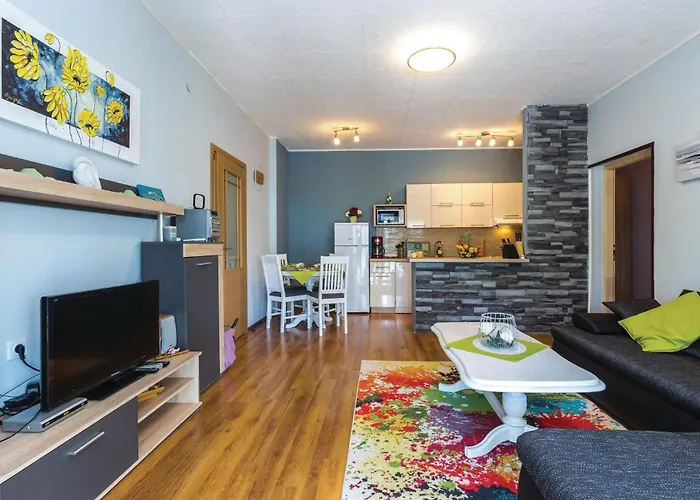 Διαμέρισμα 2 Bedroom Awesome In *